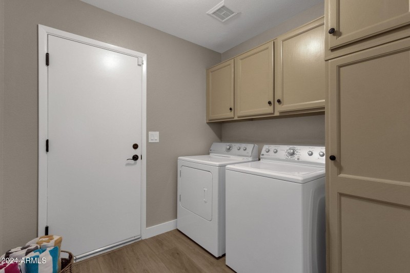 28-web-or-mls-15728-e-burro-dr