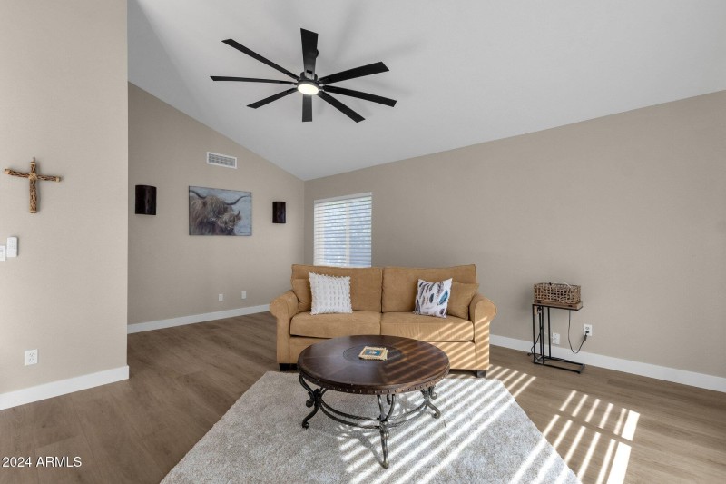 10-web-or-mls-15728-e-burro-dr