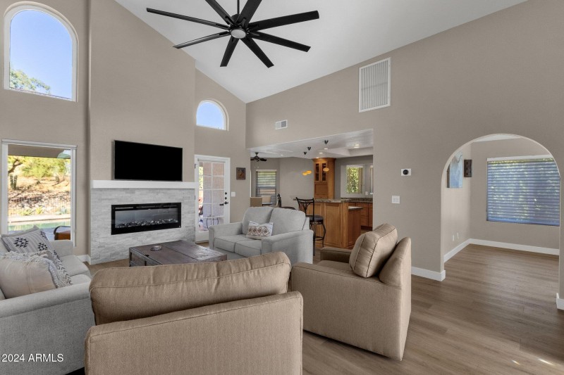 14-web-or-mls-15728-e-burro-dr