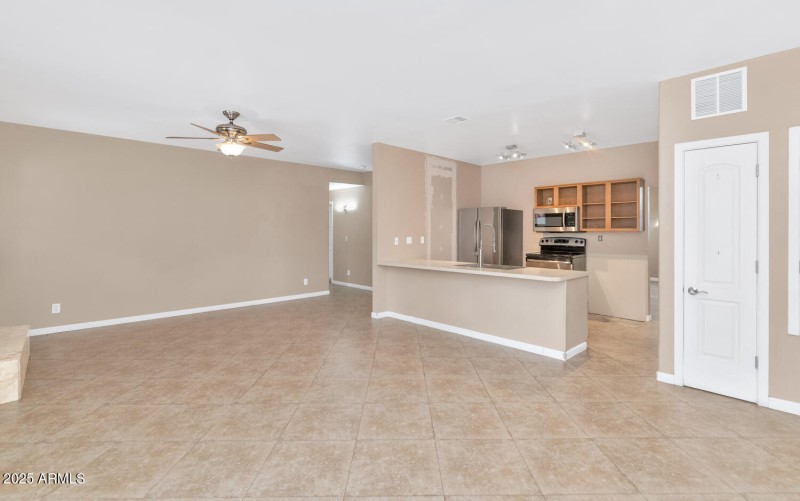 17309 E Rosita Dr-large-008-014-17309 E