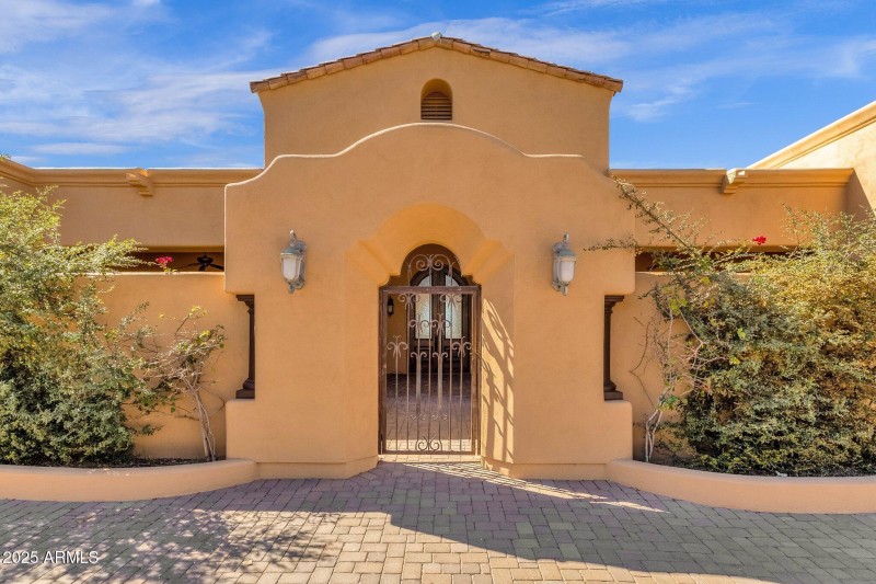 4-web-or-mls-14675-e-paradise-dr