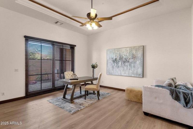 9-web-or-mls-14675-e-paradise-dr