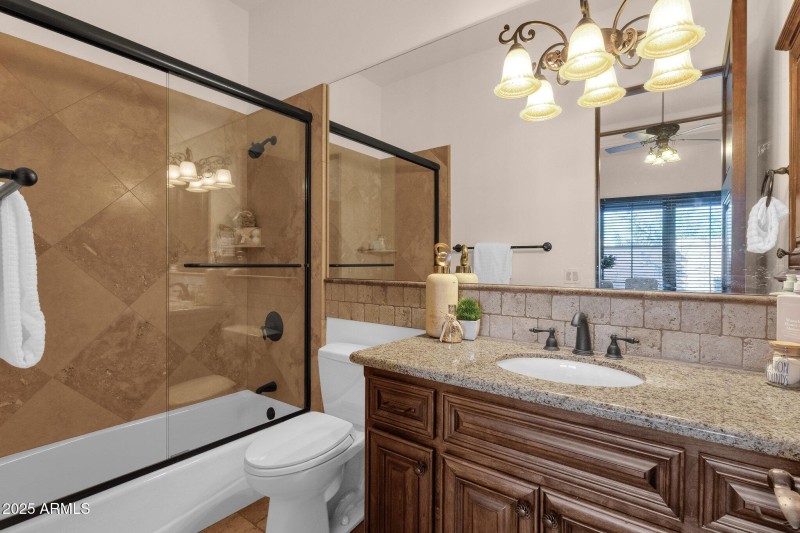 11-web-or-mls-14675-e-paradise-dr