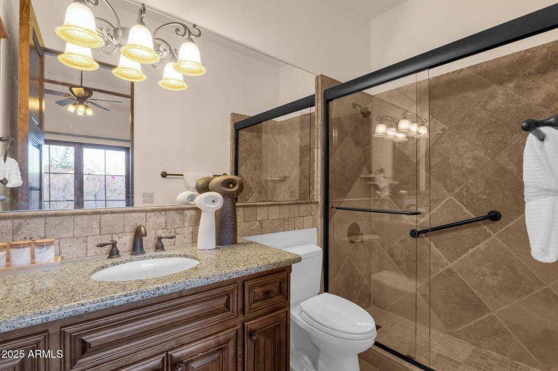 14-web-or-mls-14675-e-paradise-dr