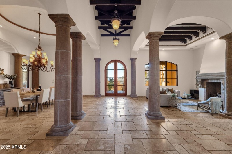 15-web-or-mls-14675-e-paradise-dr