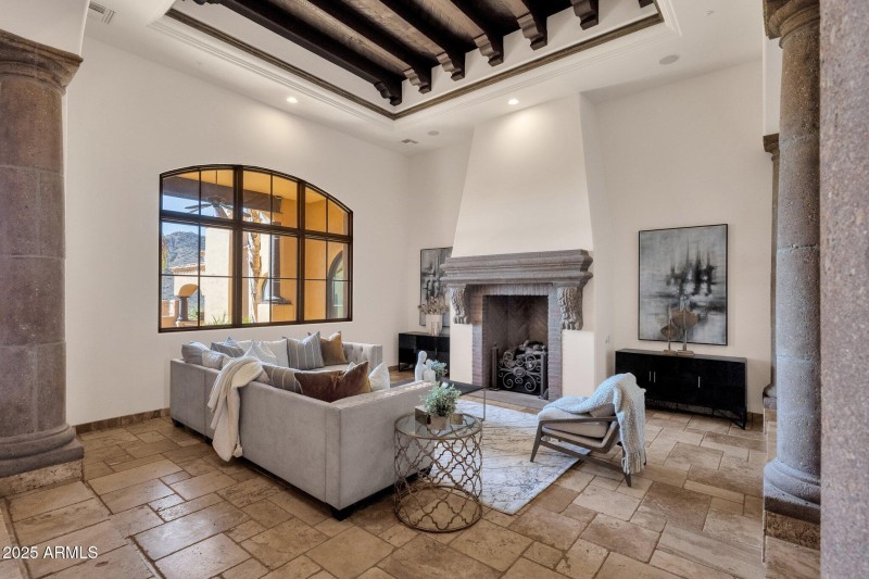 16-web-or-mls-14675-e-paradise-dr