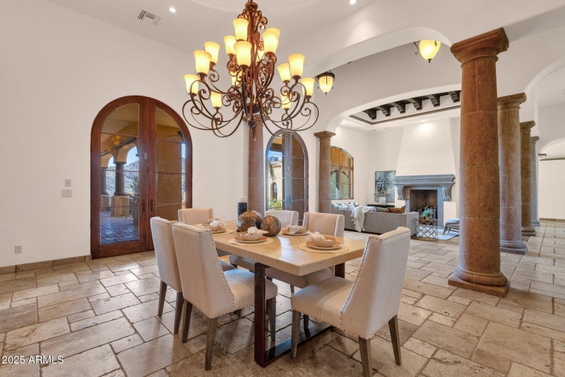 20-web-or-mls-14675-e-paradise-dr