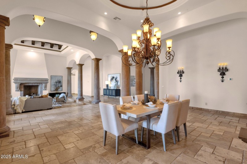 21-web-or-mls-14675-e-paradise-dr