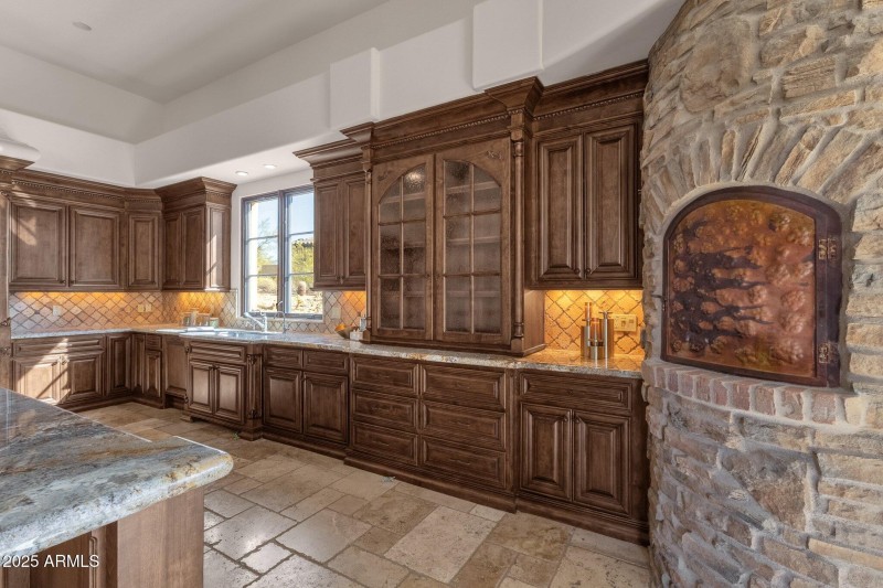 26-web-or-mls-14675-e-paradise-dr