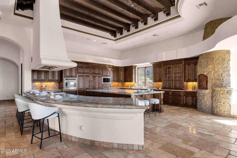 29-web-or-mls-14675-e-paradise-dr