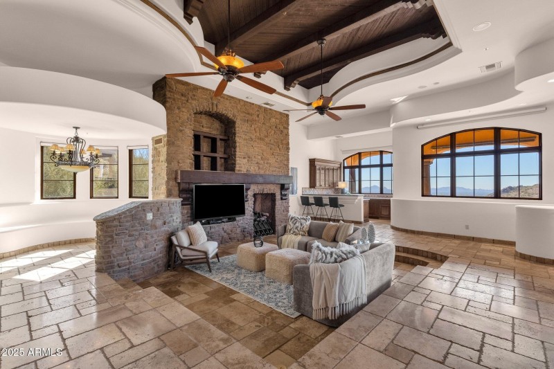 33-web-or-mls-14675-e-paradise-dr