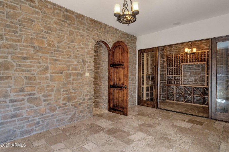 38-web-or-mls-14675-e-paradise-dr