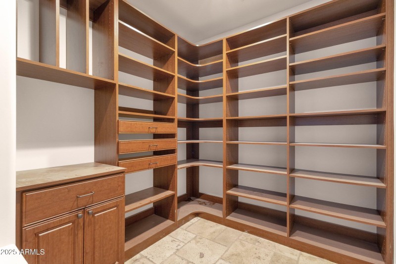 40-web-or-mls-14675-e-paradise-dr