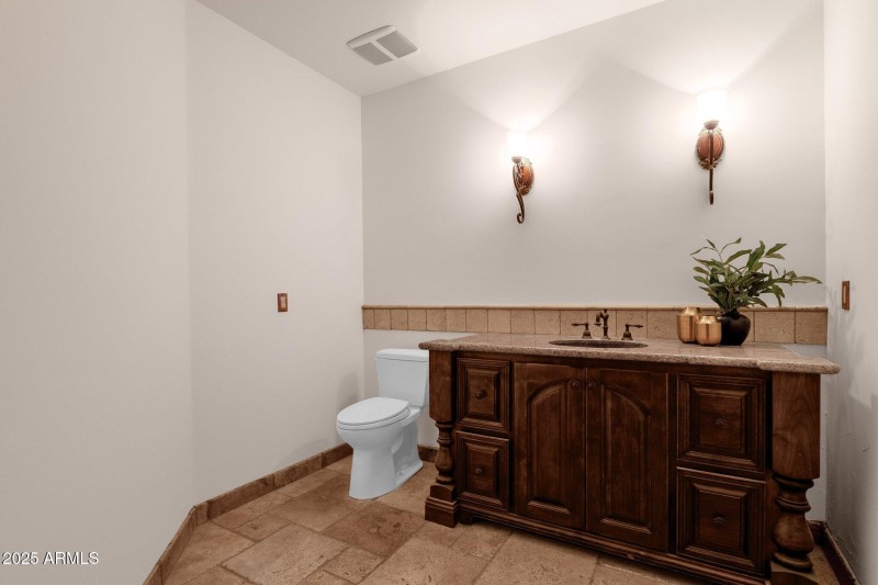 43-web-or-mls-14675-e-paradise-dr