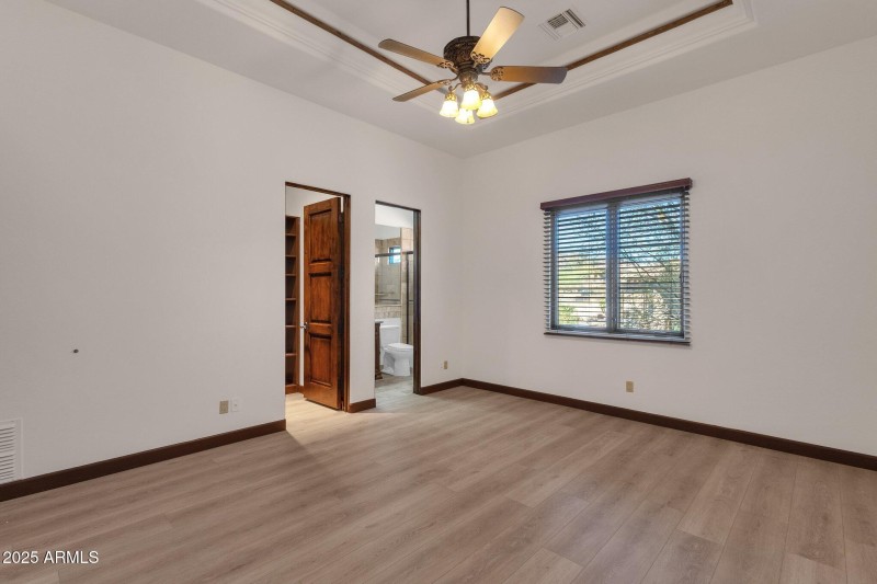 45-web-or-mls-14675-e-paradise-dr