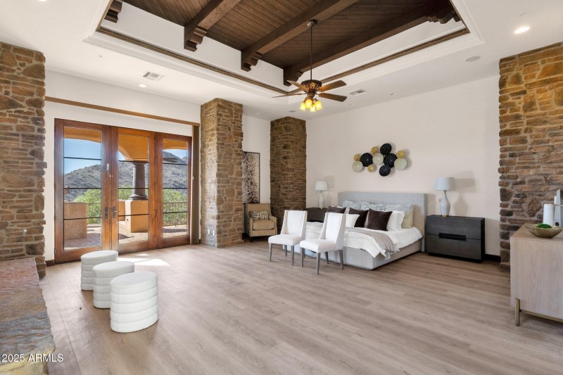 47-web-or-mls-14675-e-paradise-dr
