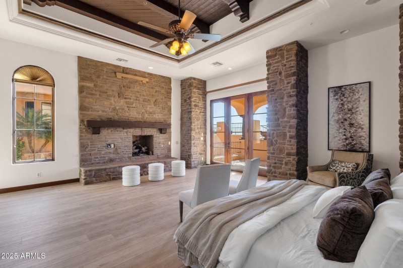 48-web-or-mls-14675-e-paradise-dr