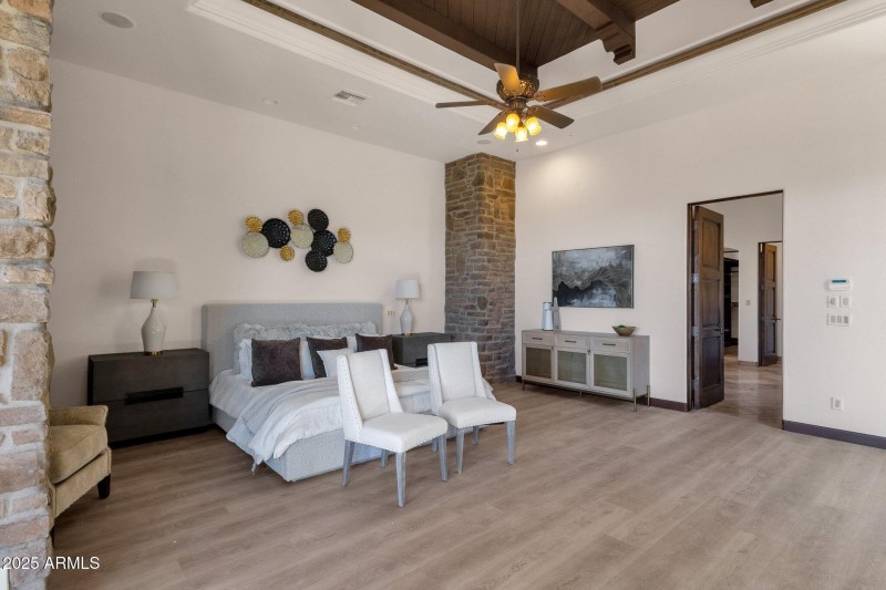 49-web-or-mls-14675-e-paradise-dr