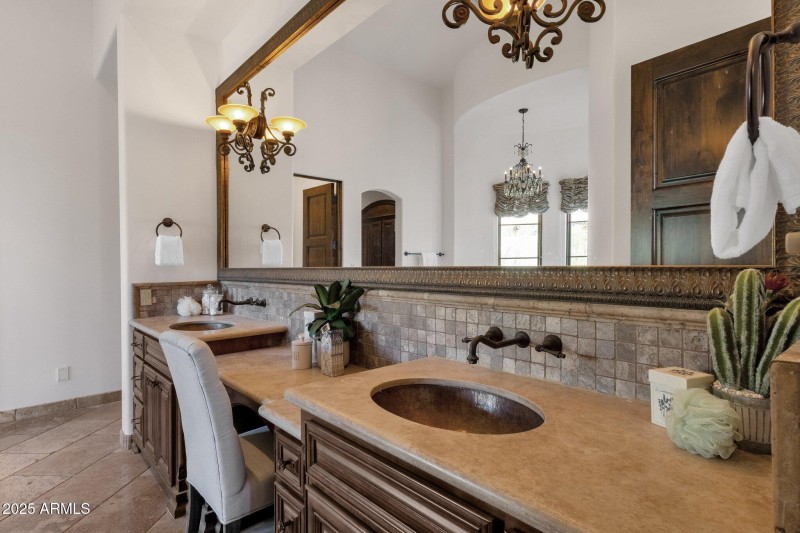 51-web-or-mls-14675-e-paradise-dr