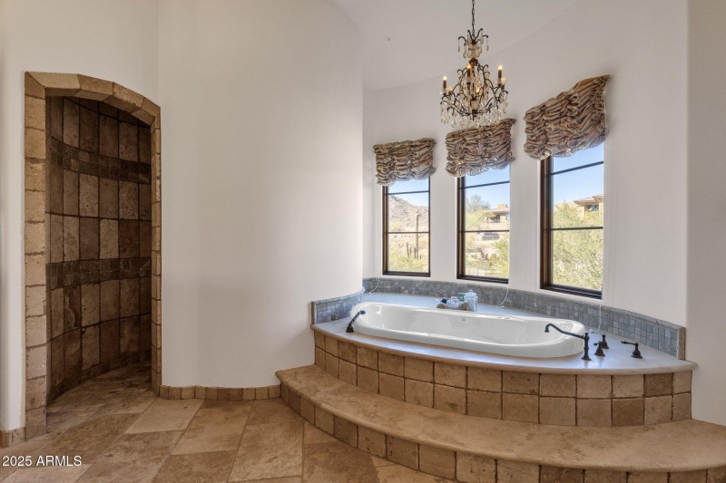 53-web-or-mls-14675-e-paradise-dr