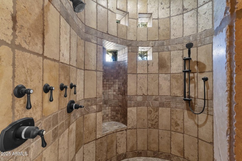 54-web-or-mls-14675-e-paradise-dr