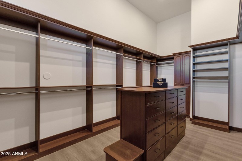 55-web-or-mls-14675-e-paradise-dr