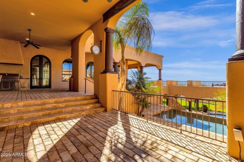 59-web-or-mls-14675-e-paradise-dr