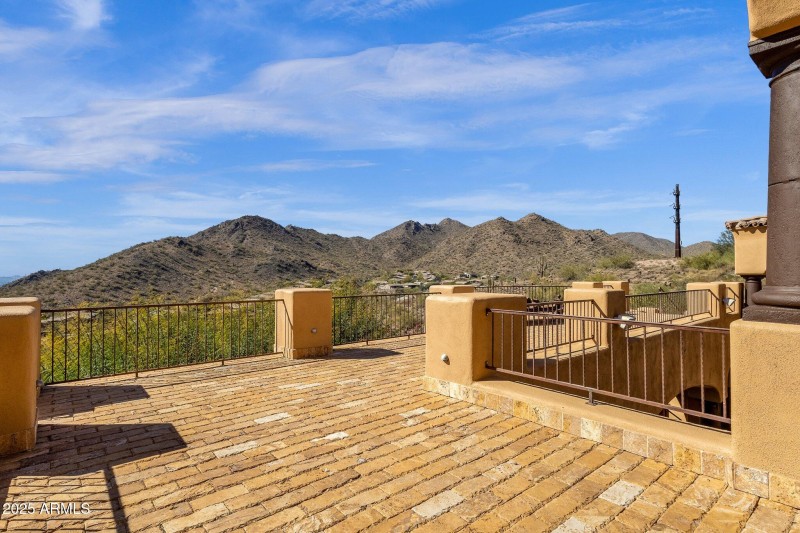 65-web-or-mls-14675-e-paradise-dr