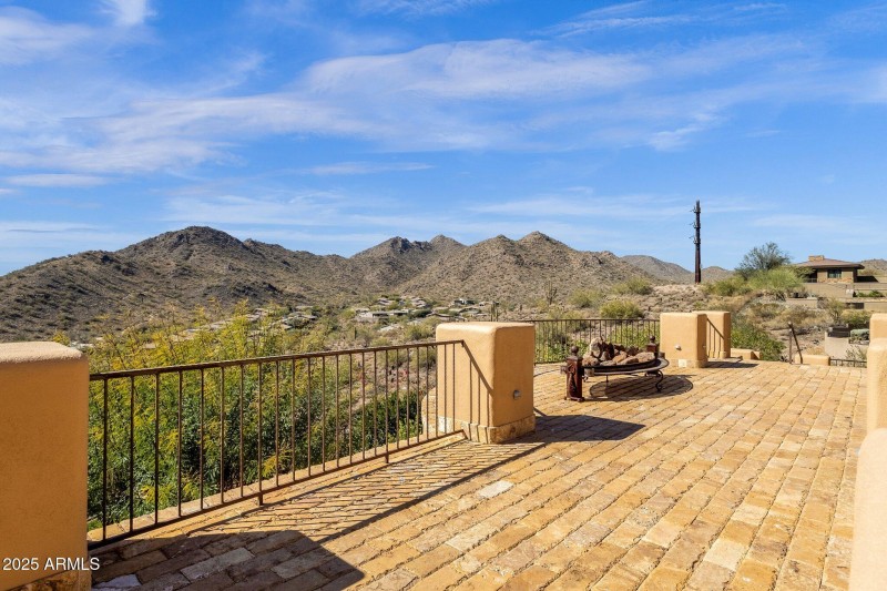 67-web-or-mls-14675-e-paradise-dr