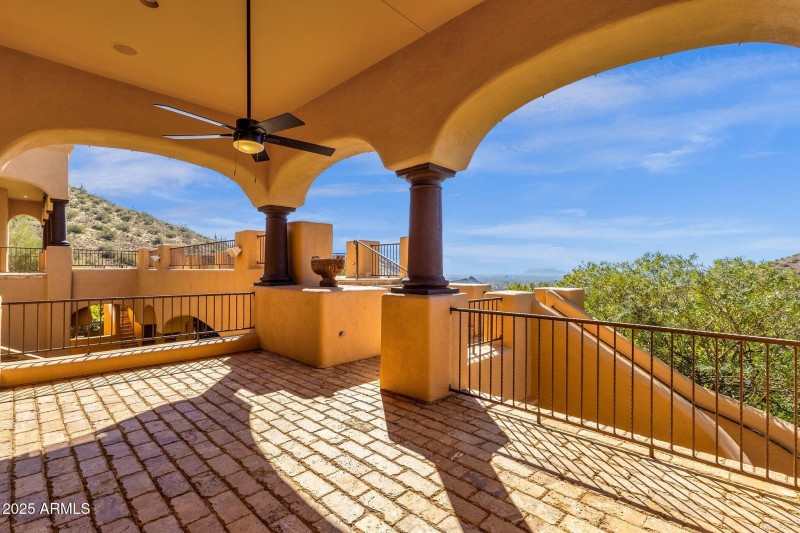 70-web-or-mls-14675-e-paradise-dr