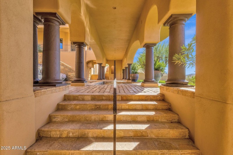 71-web-or-mls-14675-e-paradise-dr