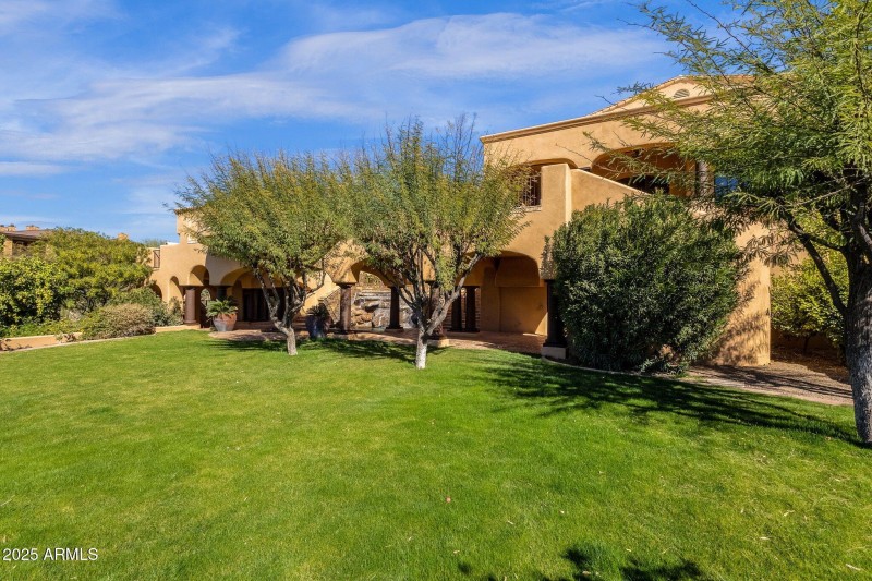 74-web-or-mls-14675-e-paradise-dr