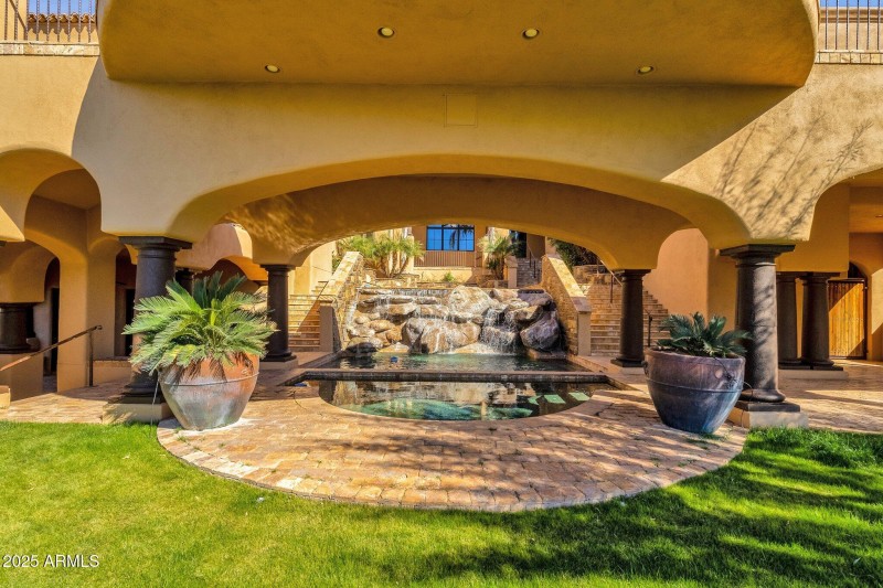 75-web-or-mls-14675-e-paradise-dr