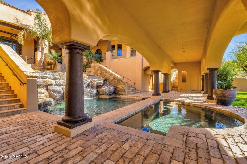 76-web-or-mls-14675-e-paradise-dr