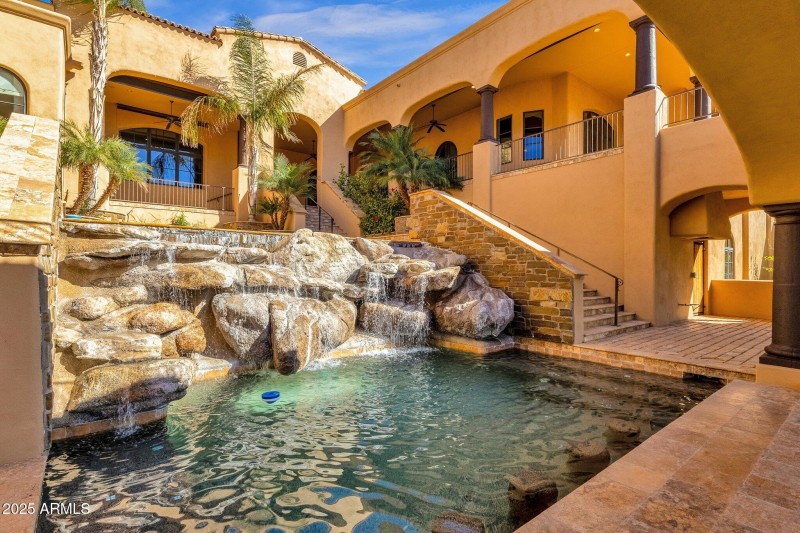 77-web-or-mls-14675-e-paradise-dr