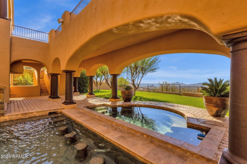 78-web-or-mls-14675-e-paradise-dr