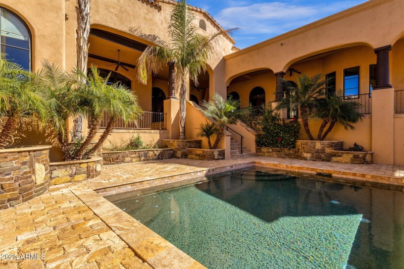 79-web-or-mls-14675-e-paradise-dr