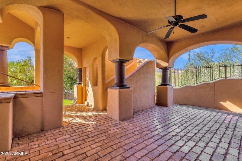 82-web-or-mls-14675-e-paradise-dr