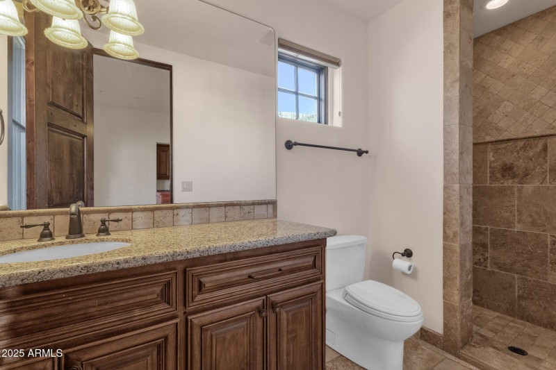 84-web-or-mls-14675-e-paradise-dr