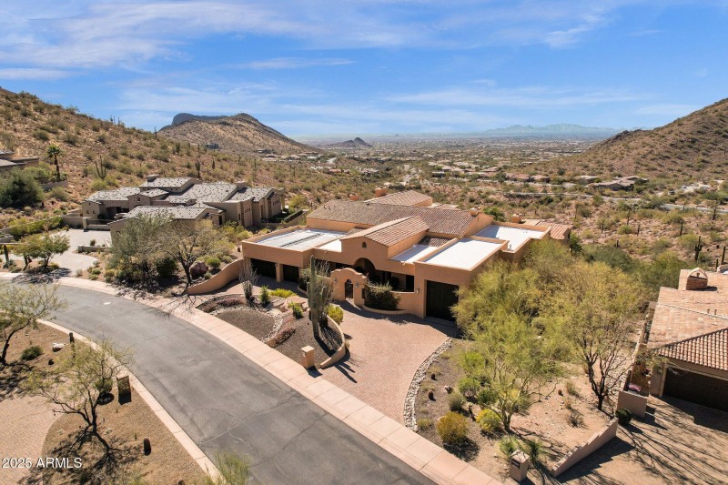 88-web-or-mls-14675-e-paradise-dr