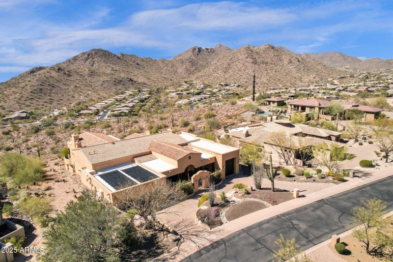 90-web-or-mls-14675-e-paradise-dr