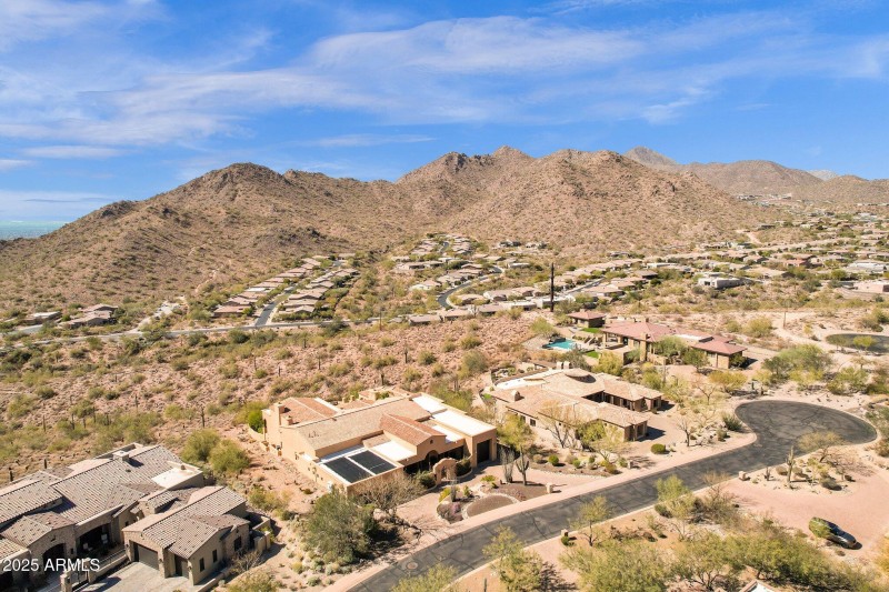 91-web-or-mls-14675-e-paradise-dr