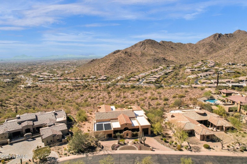 92-web-or-mls-14675-e-paradise-dr