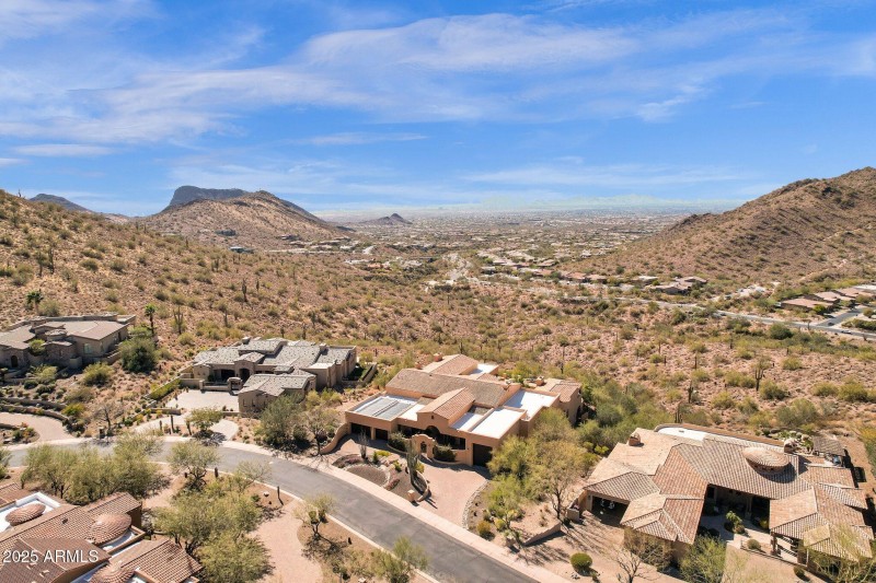 93-web-or-mls-14675-e-paradise-dr