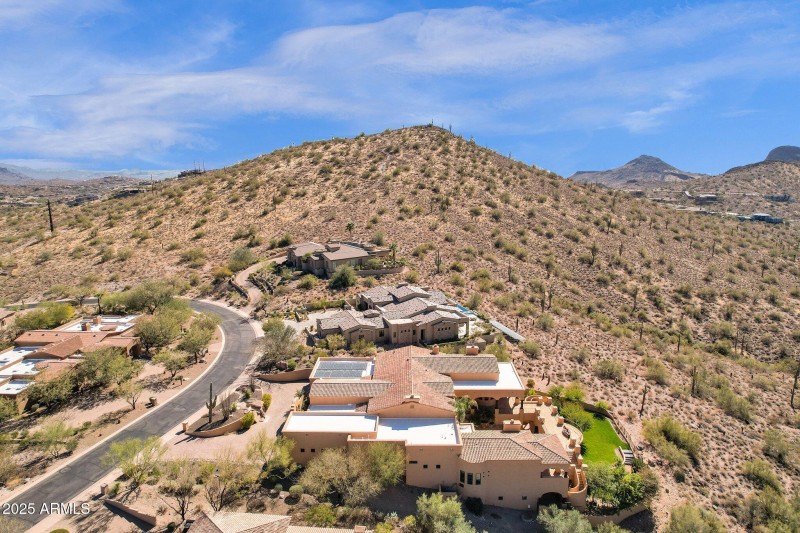 94-web-or-mls-14675-e-paradise-dr