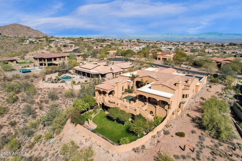 98-web-or-mls-14675-e-paradise-dr