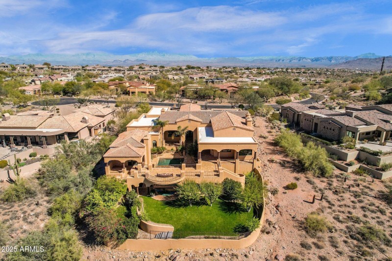 99-web-or-mls-14675-e-paradise-dr