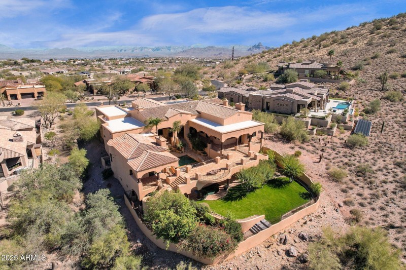 100-web-or-mls-14675-e-paradise-dr