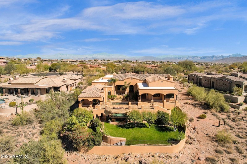 101-web-or-mls-14675-e-paradise-dr