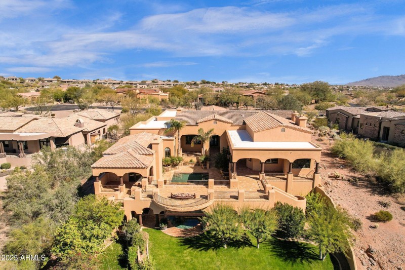 102-web-or-mls-14675-e-paradise-dr